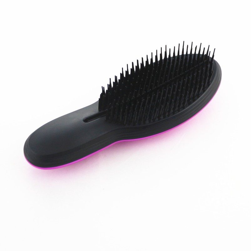 Detangling brush WDH27: long flexible teeth on a soft-grip body for pain-free wet or dry detangling